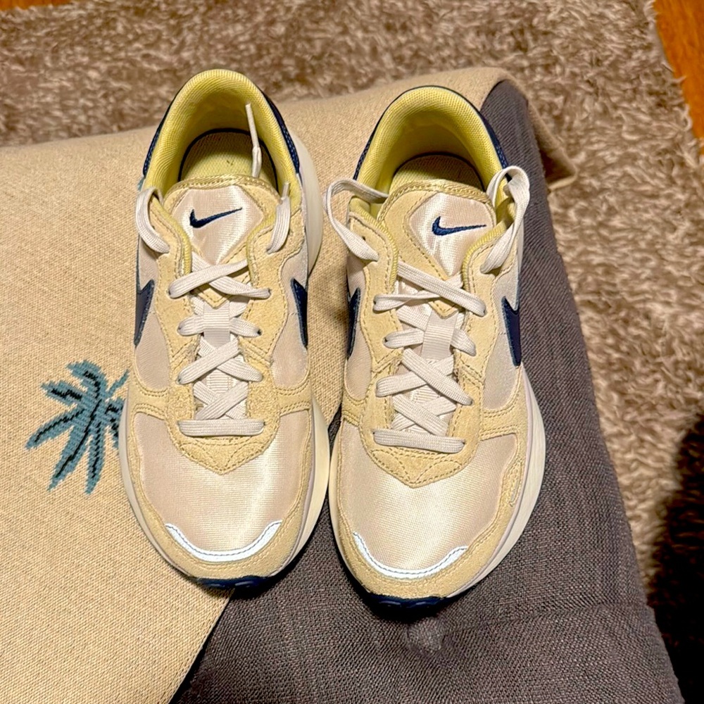 Nike Phoenix Waffle